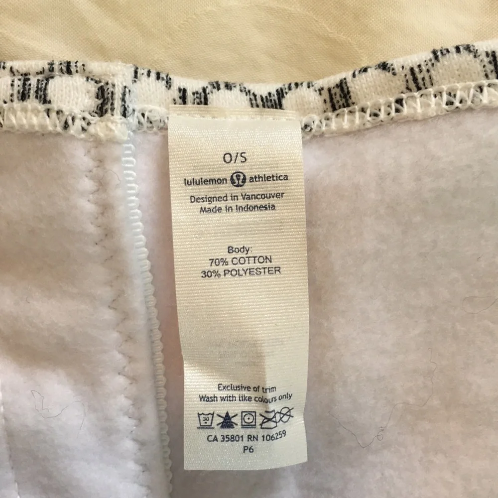 Lululemon Vinyasa Scarf *Fleece Dottie Eyelet White Black / White